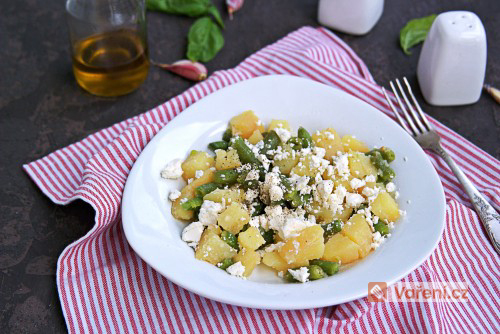 Brambory s balkánským sýrem