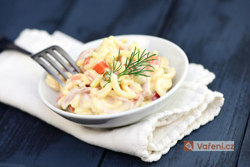Klasický těstovinový salát