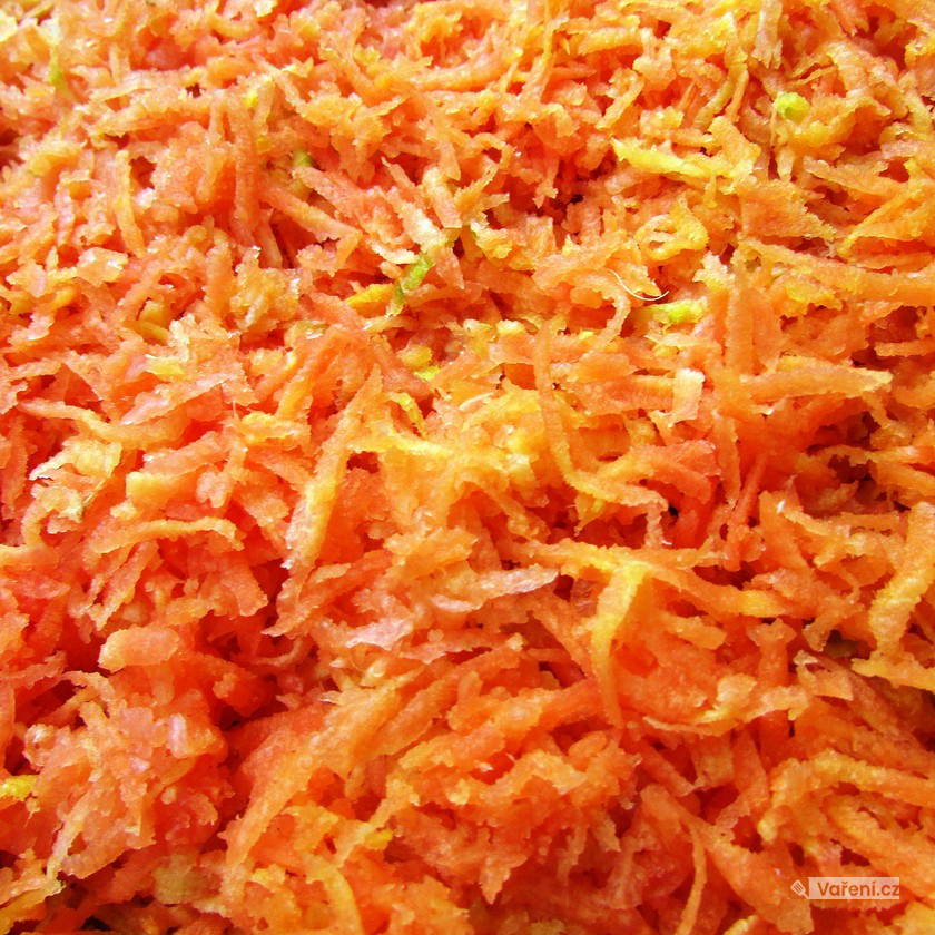 Mrkvový salát s ananasem