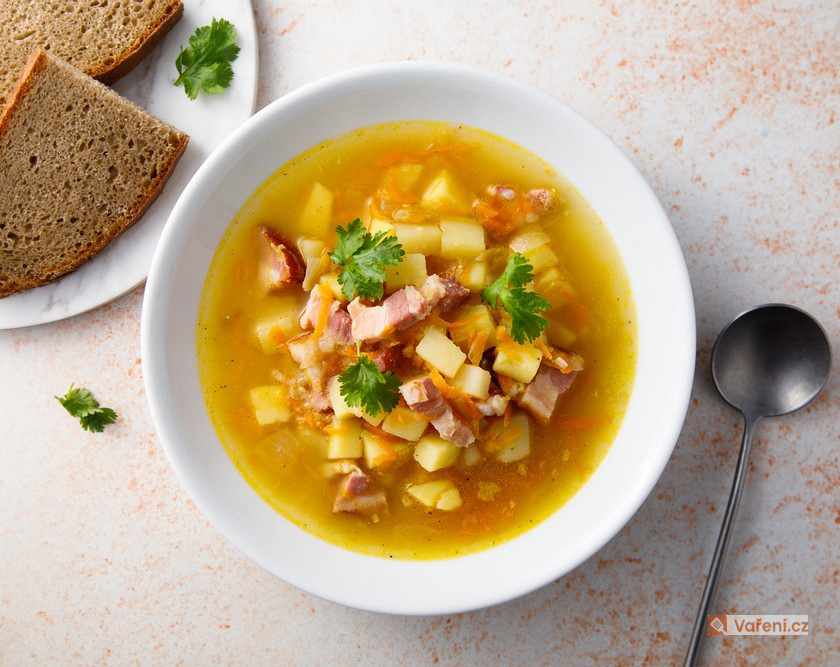 Polévka z uzených kostí