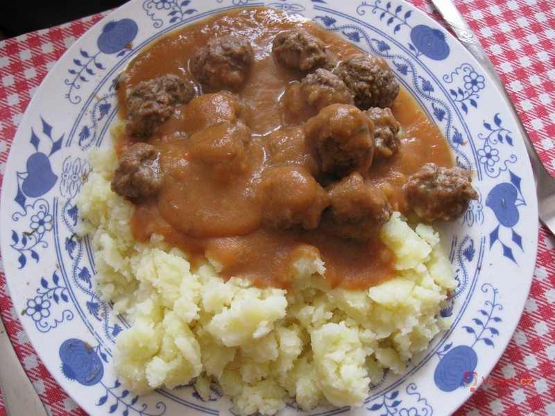 Hovězí kuličky v zeleninové omáčče - fotografie 2