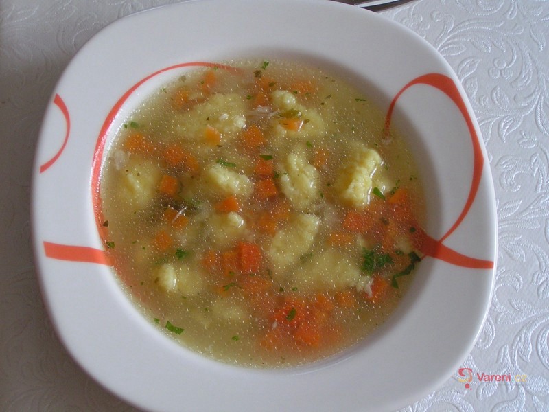 Kuřecí vývar s pikantními nočky - fotografie 4