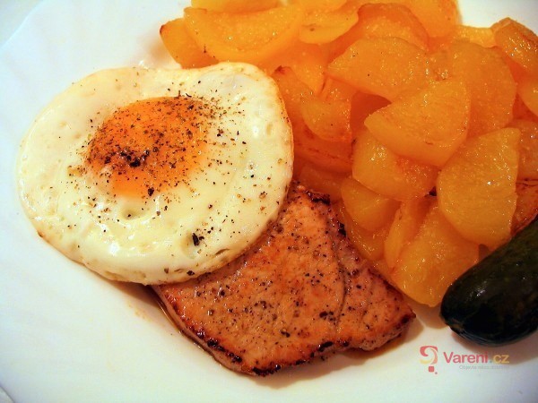 Vepřový steak s vejcem - fotografie 3