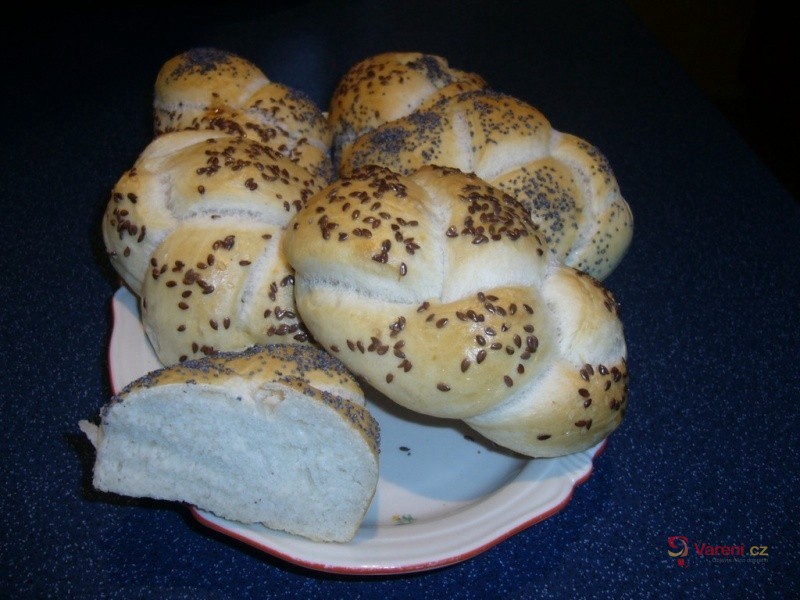 Domácí housky - uzlíky - fotografie 2