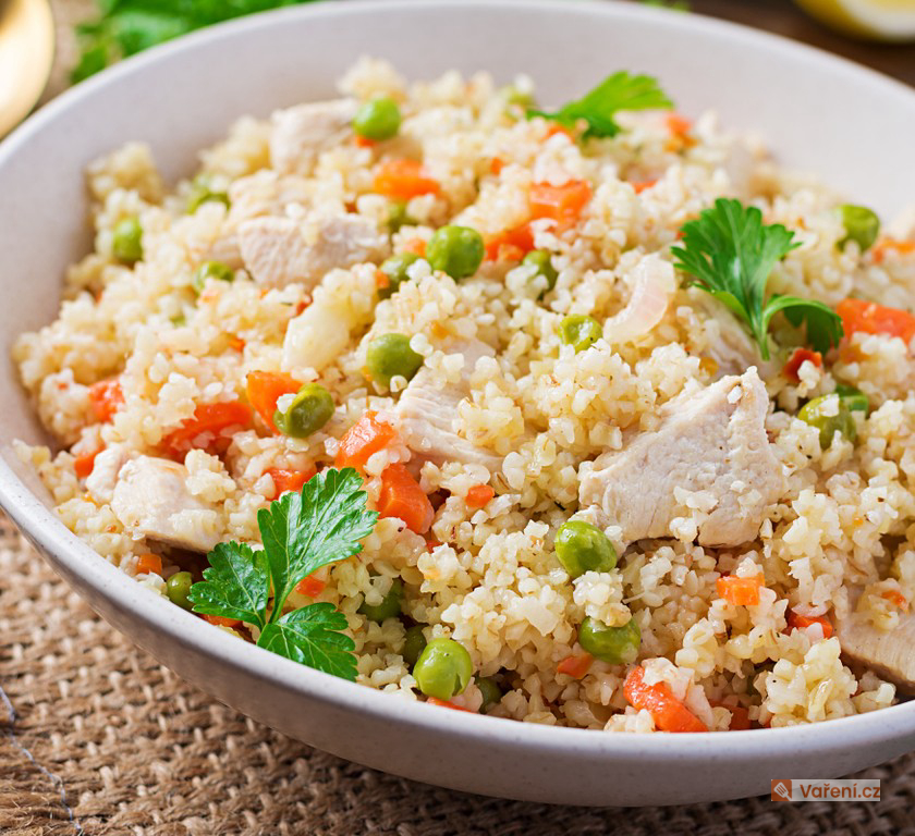 Bulgur s kuřecím masem a zeleninou