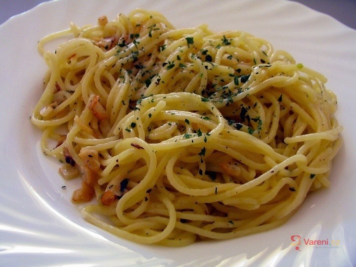 Špagety aglio olio - fotografie 4