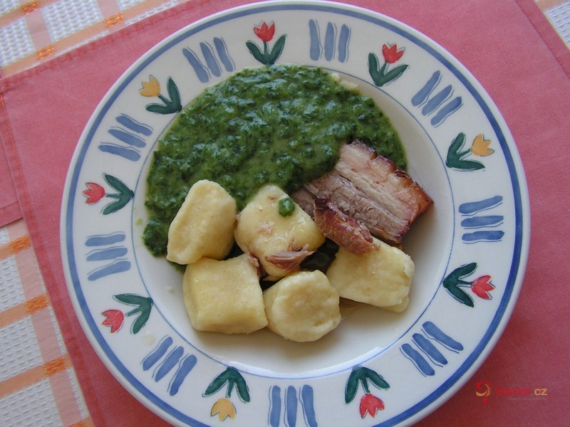 Vepřová krkovice se špenátem a špalíčky - fotografie 4