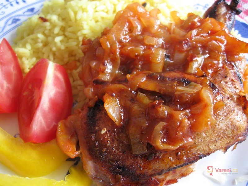 Kuřecí stehna na cibuli v římském hrnci - fotografie 2