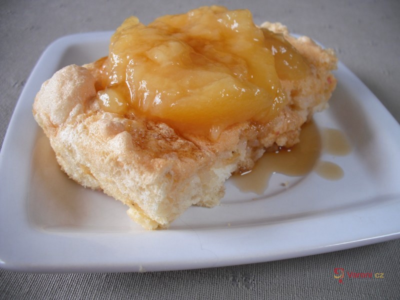 Piškotový nákyp s meruňkovým pyré - fotografie 3