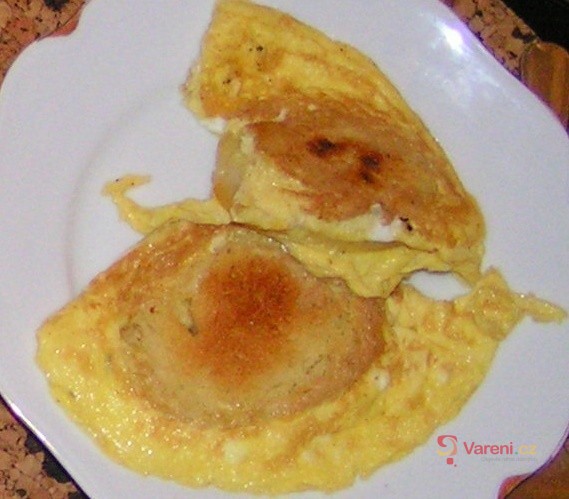 Knedlík ve vajíčku se slaninou - fotografie 2