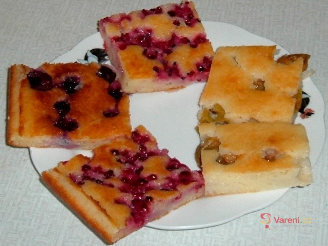 Jogurtový koláč s letním ovocem - fotografie 5