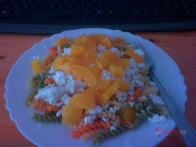 Těstoviny s tvarohem a broskvemi - fotografie 2