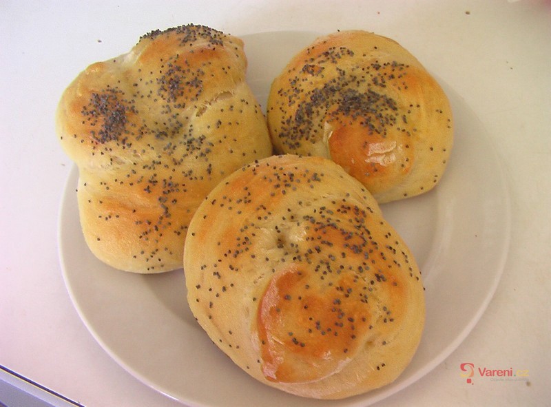 Domácí housky - uzlíky - fotografie 3