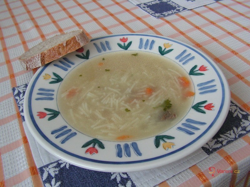 Hovězí polévka s nudlemi - fotografie 3