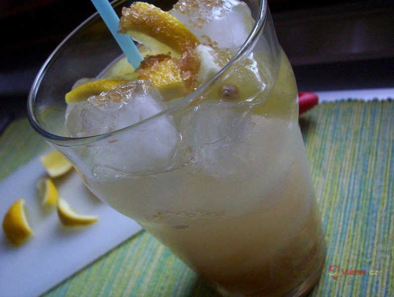 Sambuca lemon drink