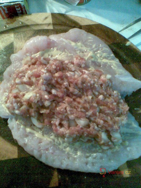 Kuřecí rolky s mletým masem na žampionech - fotografie 3