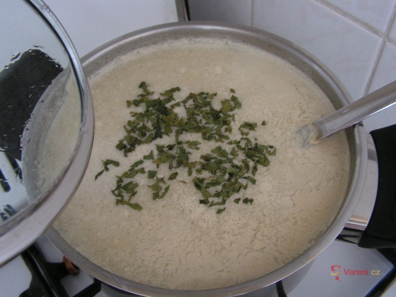 Brokolicová polévka se smetanou a sýrem - fotografie 2