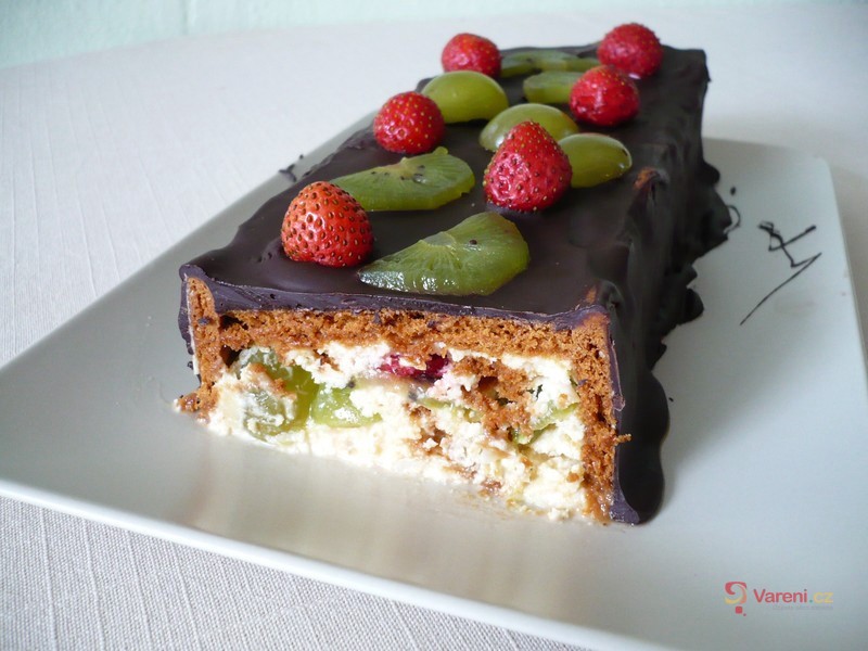 Tvarohový moučník s čerstvým ovocem - fotografie 3