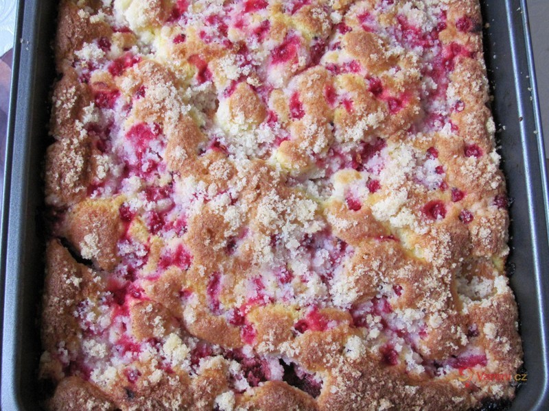 Rybízový koláč s drobenkou - fotografie 2