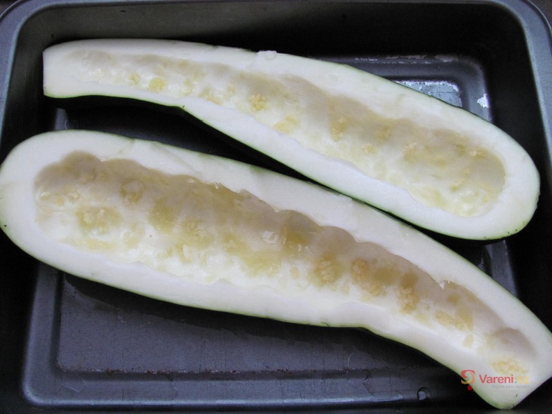 Zapečená plněná cuketa - fotografie 3