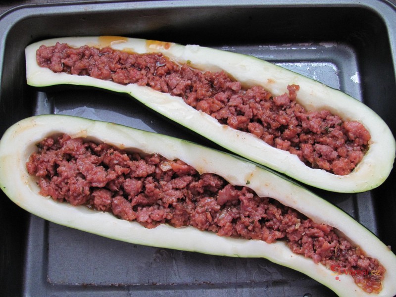 Zapečená plněná cuketa - fotografie 5