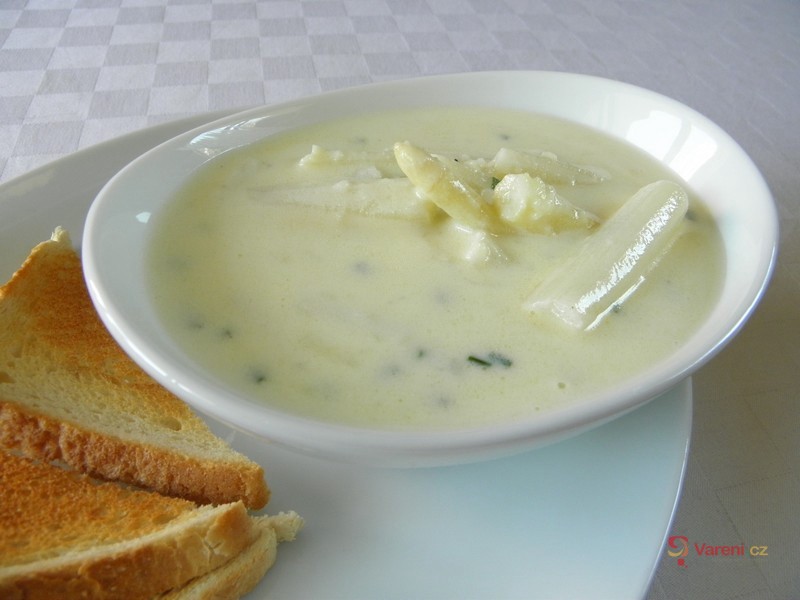 Jemná chřestová polévka se sýrem