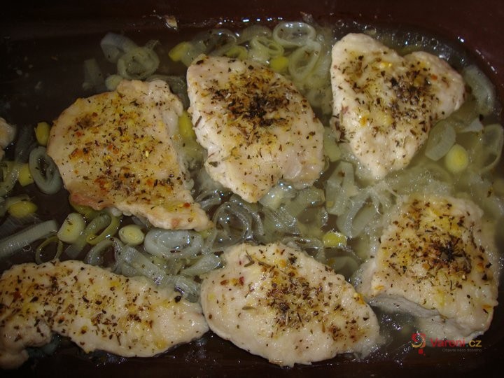 Kuřecí prsa s pórkem a bylinkami - fotografie 2