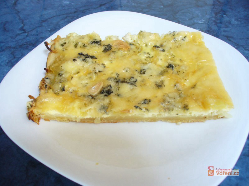 Cibulový koláč s paprikami