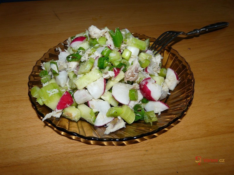 Barevný salát z uzené makrely - fotografie 2