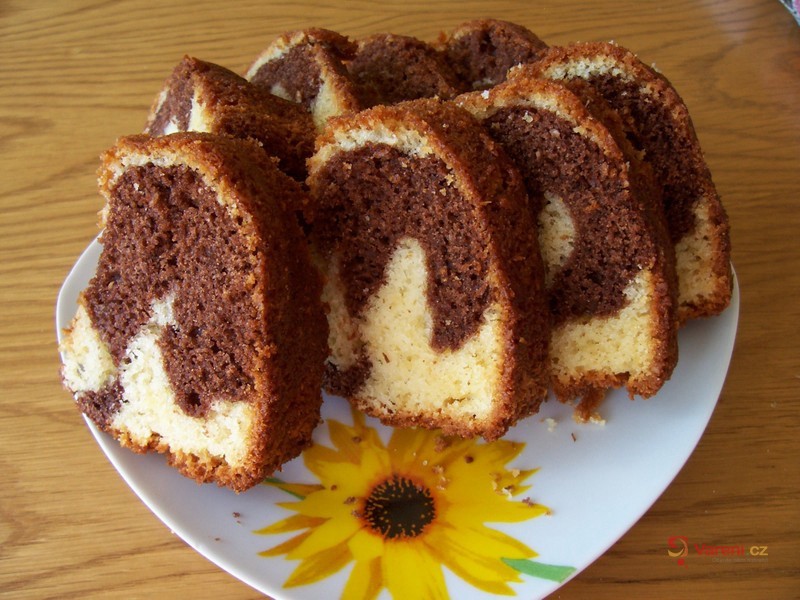 Mramorová bábovka ze šlehačky - fotografie 5