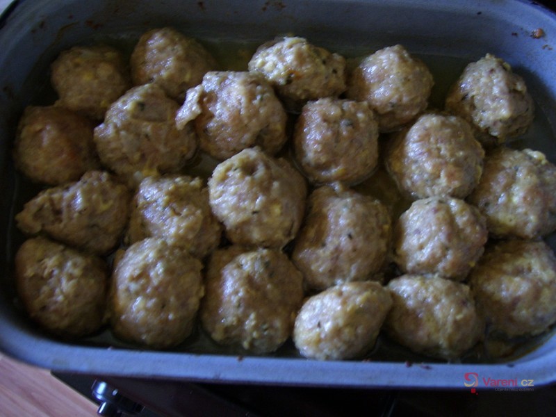 Masové kuličky se sýrem a bramborovou kaší - fotografie 3