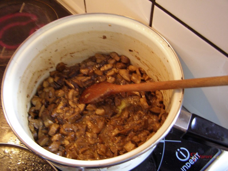 Houbová smaženice na másle - fotografie 3