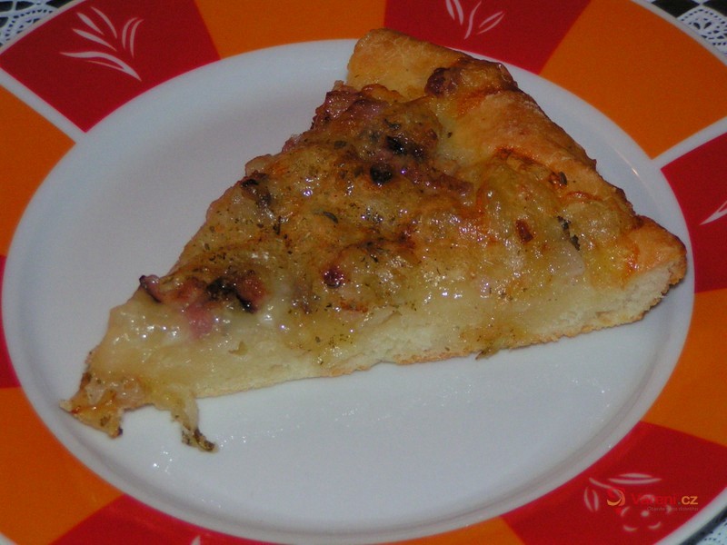 Cibulový koláč se slaninou - fotografie 4