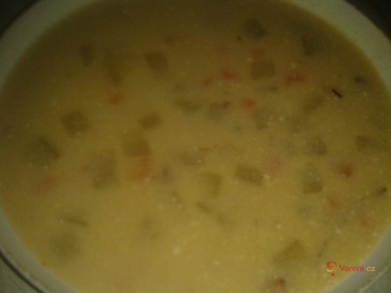 Okurková polévka s bramborem