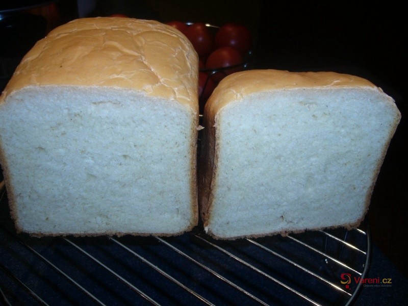 Vaječný světlý chléb z domácí pekárny - fotografie 3