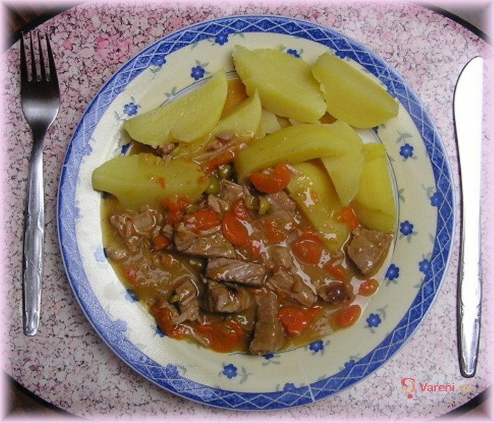 Vepřové kostky v zeleninové omáčce - fotografie 2