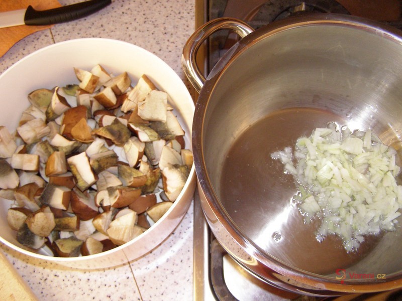 Dobrý houbový guláš - fotografie 3