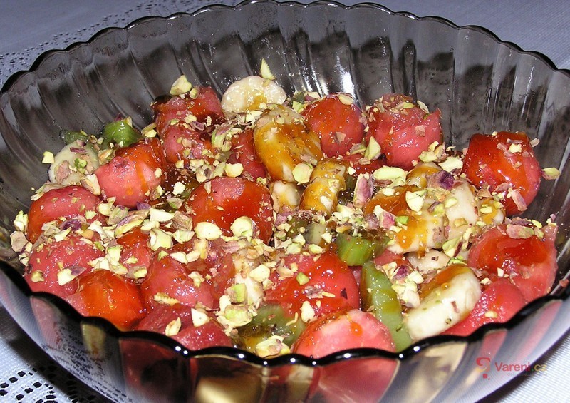 Ovocný salát s křupavým karamelem