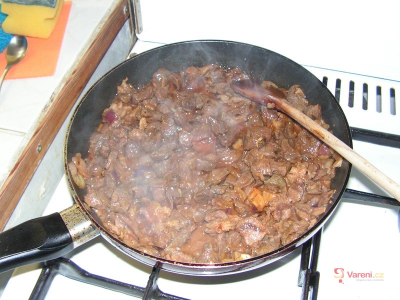 Hovězí guláš od naší babičky - fotografie 3