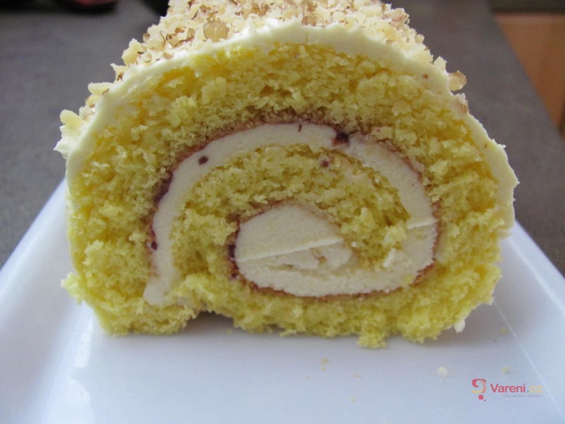 Piškotová roláda s vanilkovým krémem - fotografie 3