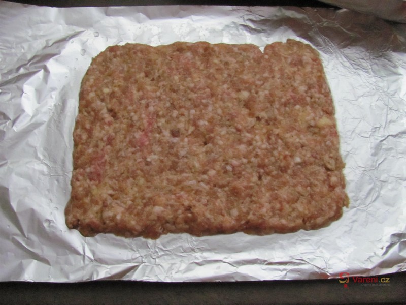 Pestrá roláda z mletého masa - fotografie 2