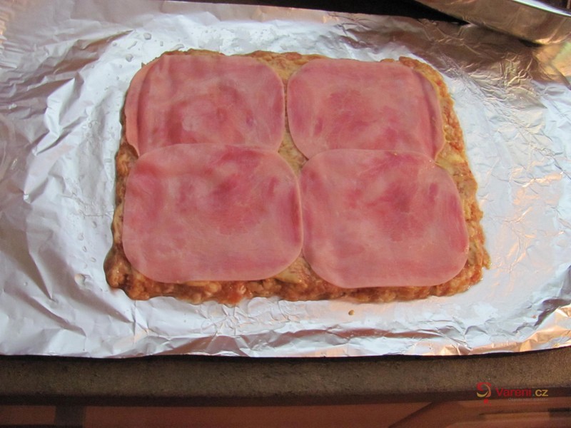 Pestrá roláda z mletého masa - fotografie 4