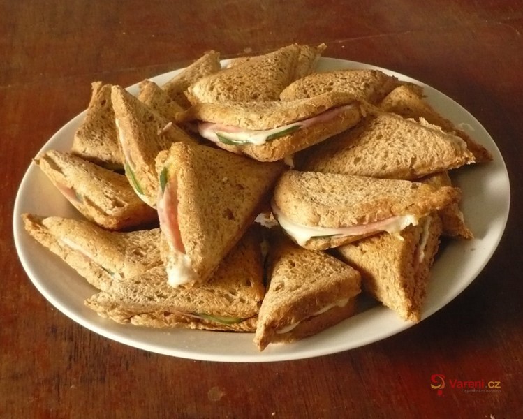 Křupavé toustové sendviče