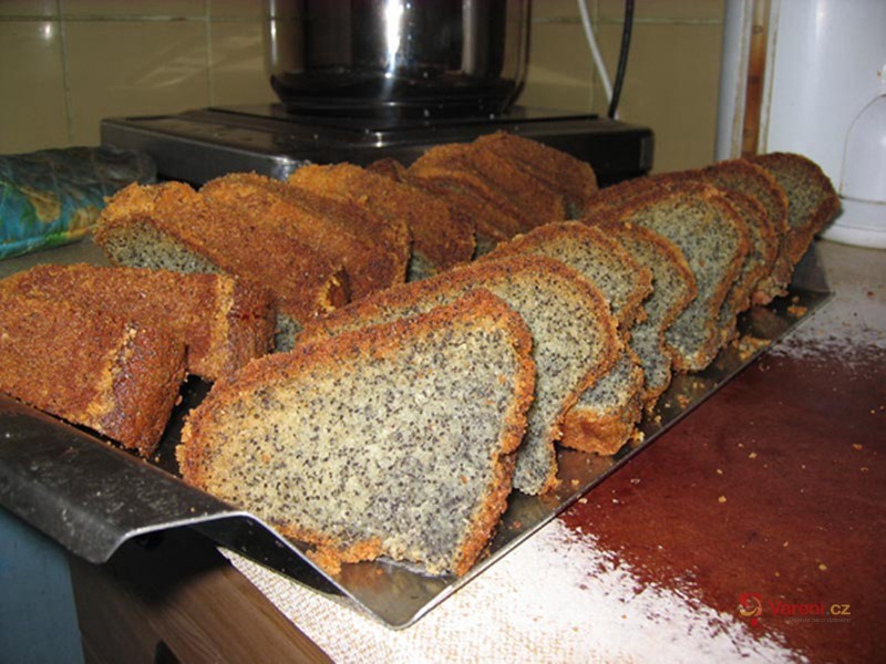 Tvarohová bábovka s mákem - fotografie 5