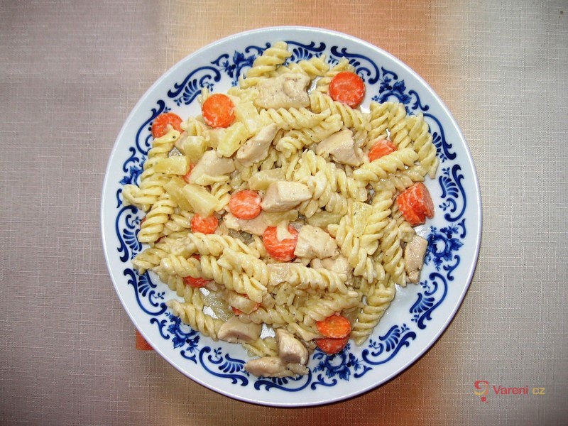 Těstoviny s krůtím masem a ananasem - fotografie 2