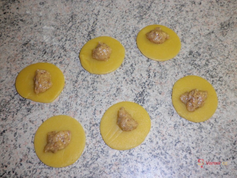 Ořechové naplněné mušličky - fotografie 5