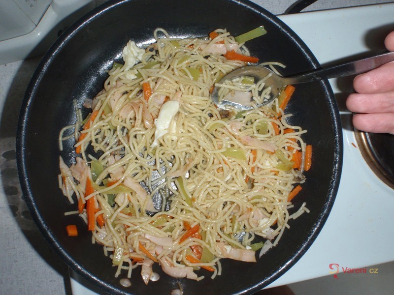 Čínské nudle s kuřecím masem - fotografie 5