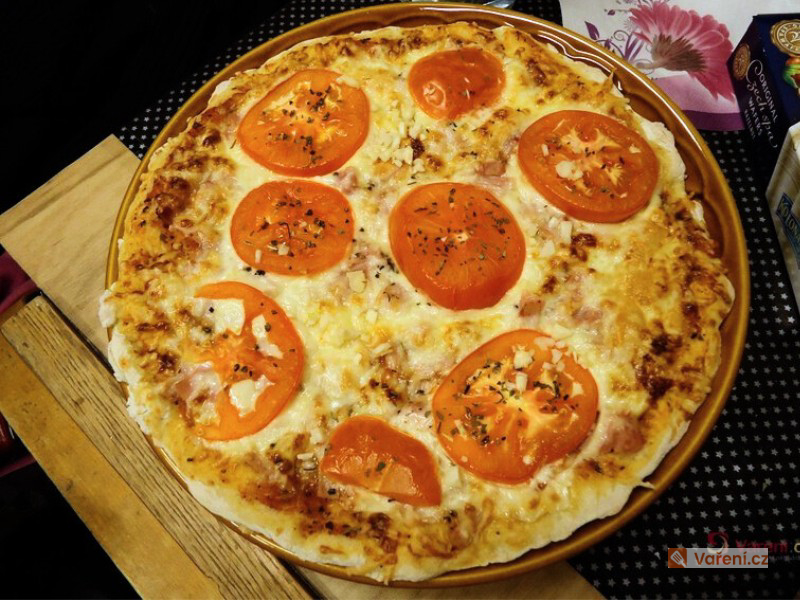 Domácí pizza se šunkou