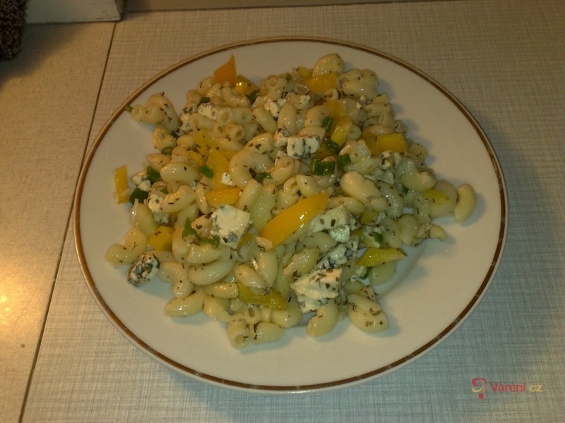 Těstovinový salát s nivou - fotografie 2