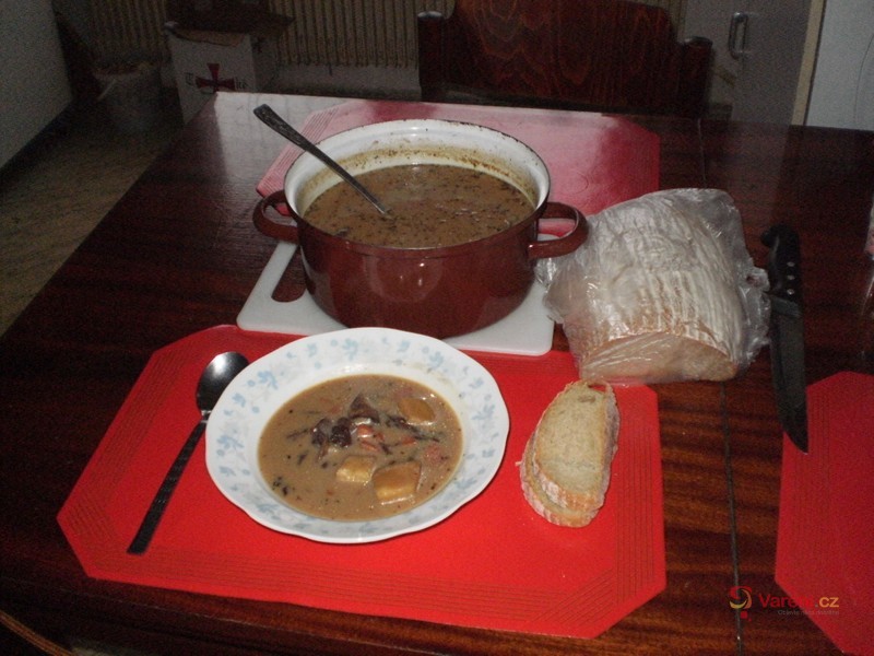 Houbová polévka se zeleninou - fotografie 2